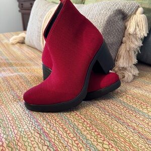 NWOT Charleston Shoe Company Cypress Boot Cherry -Herringbone color Size 10